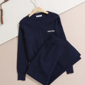 [국내배송]미우미우 [ miu ] 수입 스몰 레터링 라운드넥 가디건 & 니트 와이드 팬츠 set