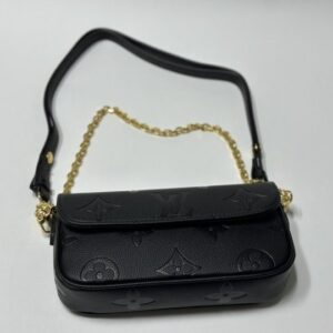 [국내배송]루이비통 아이비 woc 미니크로스백 블랙