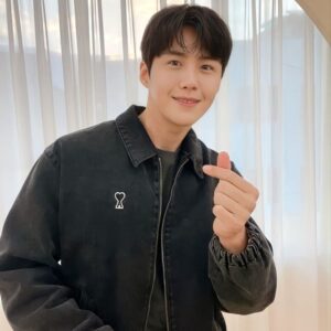 [국내배송]아미 로고 흑청데님 자켓