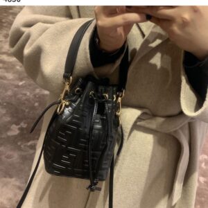 [국내배송]펜디 수입프리미엄급 몬트레조 버킷백