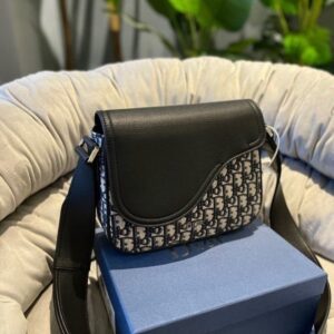 [국내배송]디올 새들 메신져백