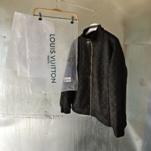 [국내배송]루이비통 모노 디보스드 스웨이드 트랙수트 자켓