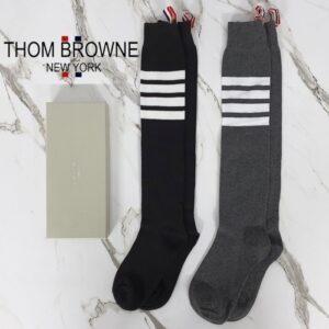 [국내배송]톰브라운 롱 사선 로고 니삭스